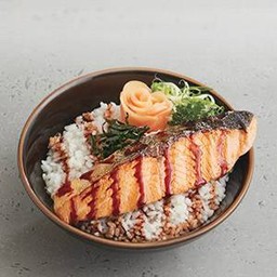 ข้าวหน้าแซลมอนย่างซีอิ้ว