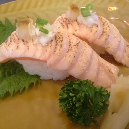 แซลมอน ซูชิ อาบูริ