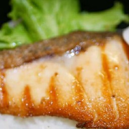 แซลมอนย่างเกลือ