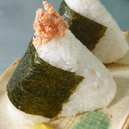 โอนิกิริใส้แซลมอน