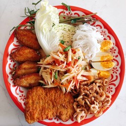 ส้มตำไทยถาด Tum thai tad