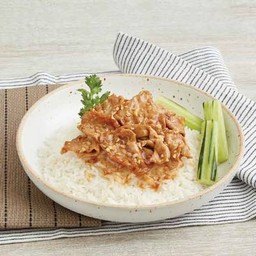 ข้าวหน้าหมูคูโรบูตะทอดกระเทียมพริกไทย