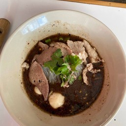 ก๋วยเตี๋ยวหมูน้ำตก