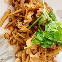 ไก่ผัดขิง