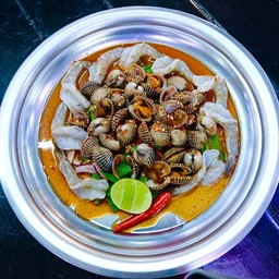 ยําหอยแครงกุ้งสด