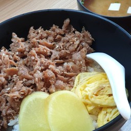 ข้าวหมูผัดซีอิ้ว