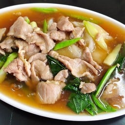ราดหน้าหมู (กลาง)