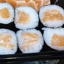 แซลมอน มากิ ครึ่งที่