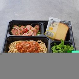 VIP ชุดสปาเก็ตตี้โบโลเนสไก่ + ยำไส้กรอกแฟรงเฟอร์เตอร์ + บัทเทอร์เค้ก