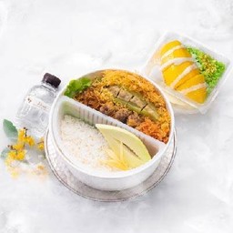 ชุดข้าวแช่ข้าวหอมมะลิ + ข้าวเหนียวมะม่วงน้ำดอกไม้