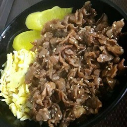 ข้าวเนื้อผัดซีอิ้ว