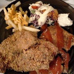 สเต็กหมู+ไก่ชุปเกล็ดขนมปัง