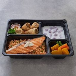 VIP ข้าวผัดน้ำพริกปูแซลมอนแดดเดียว+ปอเปี๊ยะญวนทอด+บัวลอยเผือก