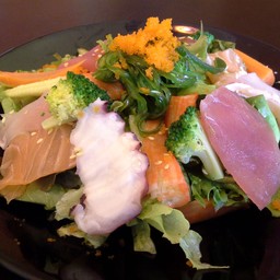 สลัดปลาดิบรวมน้ำใส