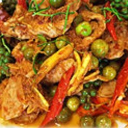 ข้าวราดเผ็ดหมูป่า