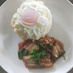 ผัดกระเพราหมูกรอบราดข้าว+ดาว