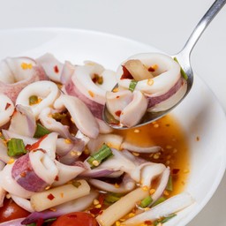 ยำหมึกกล้วย