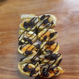 โรตี ไข่ม้วนฝอยทอง ลูกเกด ช๊อค