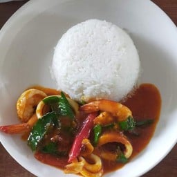 พริกแกงทะเลราดข้าว