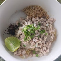 แห้งต้มยำหมู