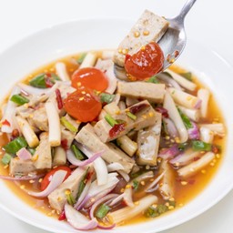 ยำหมูยอไข่แดงเค็ม