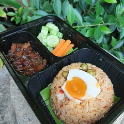 ข้าวผัดน้ำพริกลงเรือ