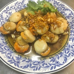 หอยเชลล์  ทอดกระเทียม หรือผัดกระเพรา