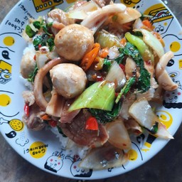 ข้าวราดกะเพรารวมมิตร