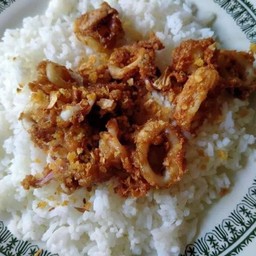 ข้าวปลาหมึกทอดกระเทียม