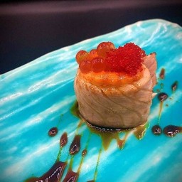 No.189 ข้าวปั้นแซลมอนย่างซอสเมนไต (2 ชิ้น)