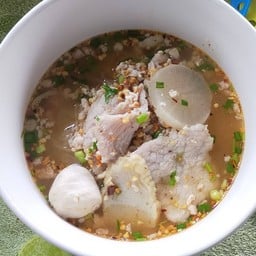 เกาเหลาต้มยำหมู