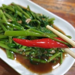 ข้าวต้มปลาอินทรี เจ๊สุ