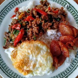 ข้าวผัดกระเพราเนื้อ + ไก่เชียง + ไข่ดาว