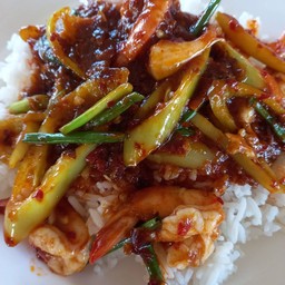 ข้าวผัดพริกเผากุ้ง