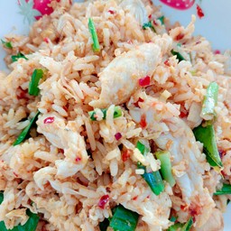 ข้าวผัดต้มยำไก่