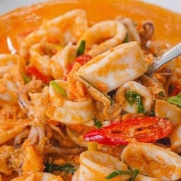 ข้าวหมึกผัดไข่เค็ม