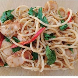 สปาเก็ตตี้พริกแห้งไส้กรอก