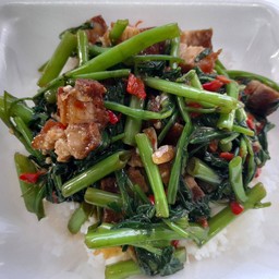 ผักบุ้งหมูกรอบ