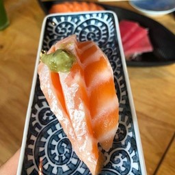 ซูชิท้องแซลม่อน