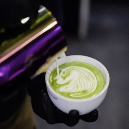 มัทฉะลาเต้ร้อน