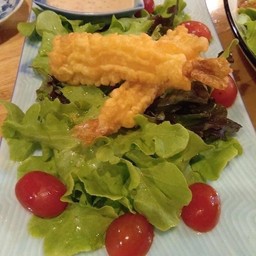 สลัดกุ้งทอด