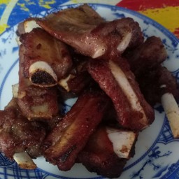 ซี่โครงหมูทอดกระเทียม