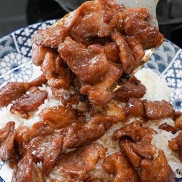 ข้าวหมูน้ำมันหอย