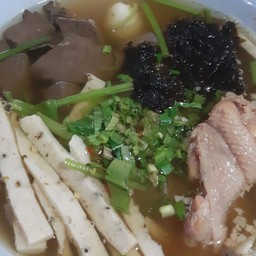 ก๋วยจั๊บต้มยำ