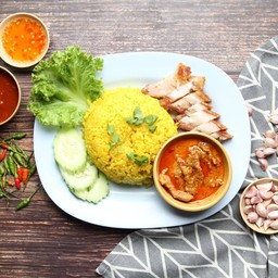 ข้าวหมกหมูกรอบราดแกงพะแนงหมู ขนาด ธรรมดา