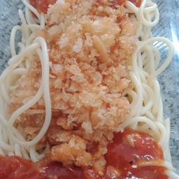 สปาเก็ตตี้ซอสมะเขือเทศไก่ทอด