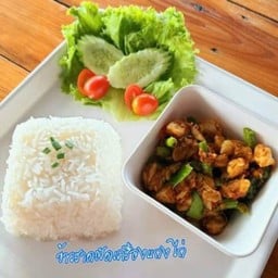 ข้าวราดเครื่องแกงไก่