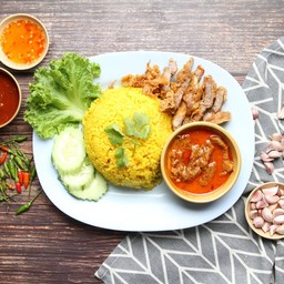 ข้าวหมกหมูทอดราดแกงพะแนงหมู ขนาด พิเศษ