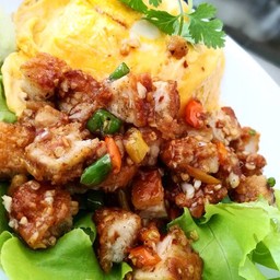 ข้าวไก่กรอบผัดพริกขี้หนู + ไข่ข้น