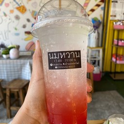 สตรอว์เบอร์รี่โซดา